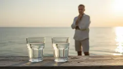 Dacă se poate bea apă minerală sărată, de ce nu se poate bea apă de mare?