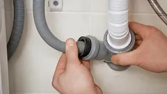 Gâlgâitul din țevi la scurgerea apei: un semnal de alarmă sau o nimica toată?